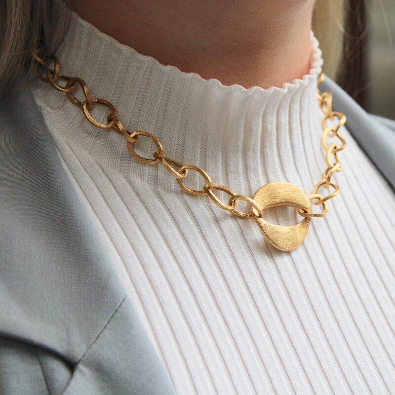 Oval Link Collar Necklace in Yellow Gold