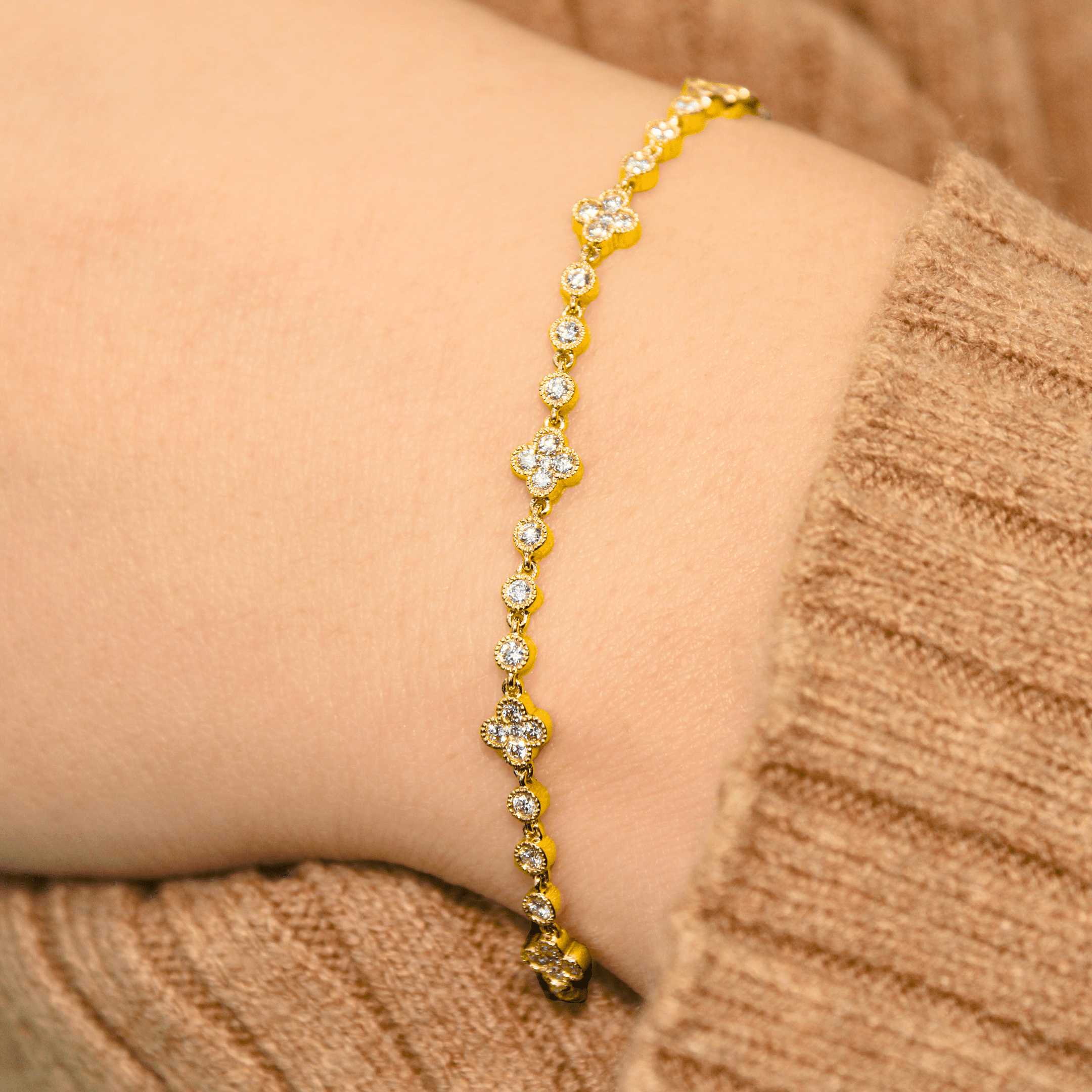 1.35 carat Diamond Clover Bracelet in Yellow Gold - Image 4