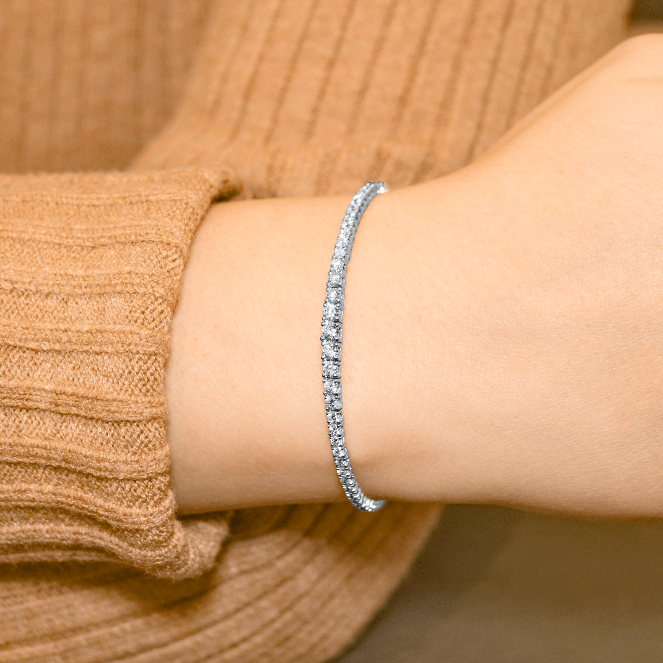 2.85 carats Brilliant cut Diamond Flex Cuff Bracelet in White Gold - Image 5