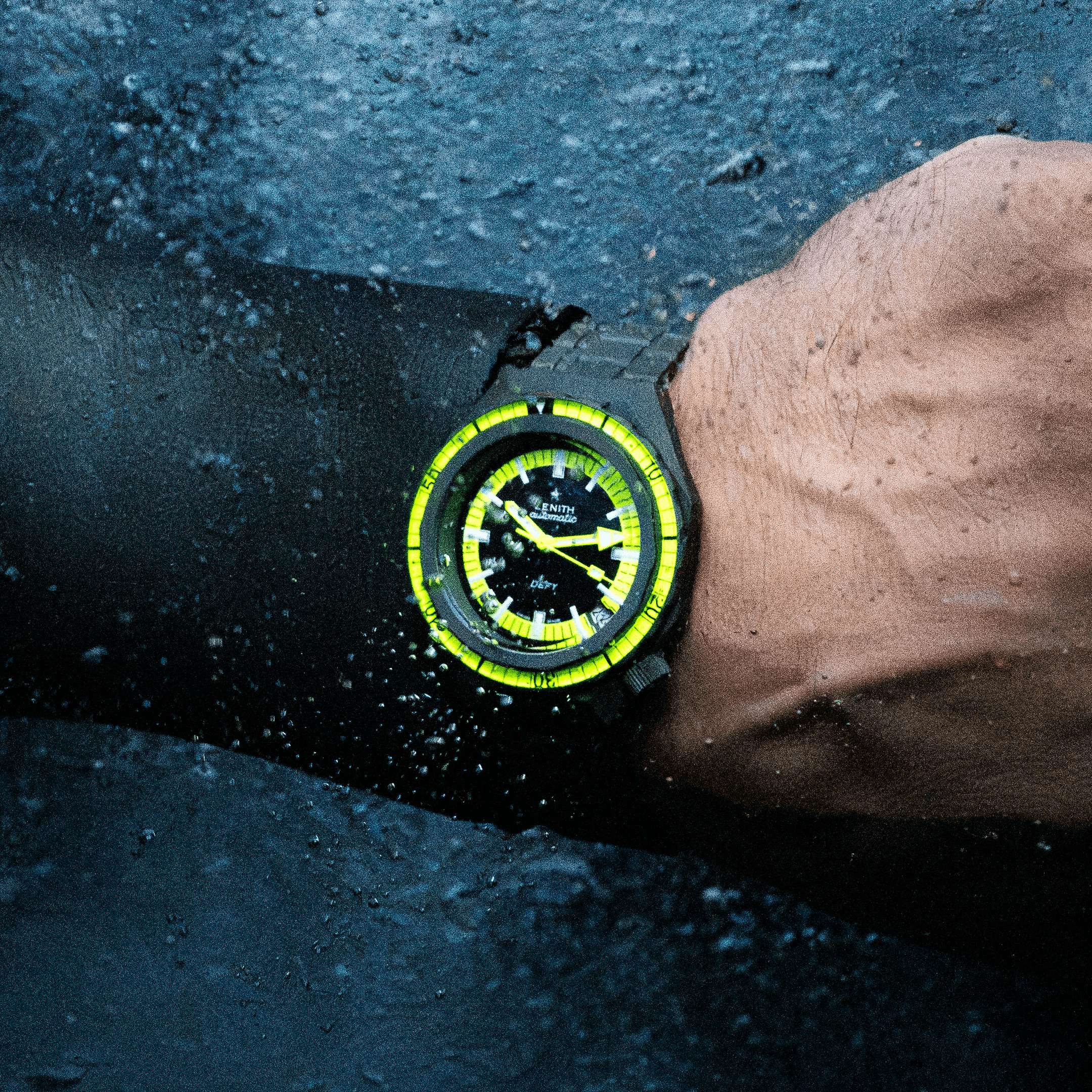 DEFY REVIVAL Elite 670 Automatic Black and Yellow Dial in Titanium - Image 7