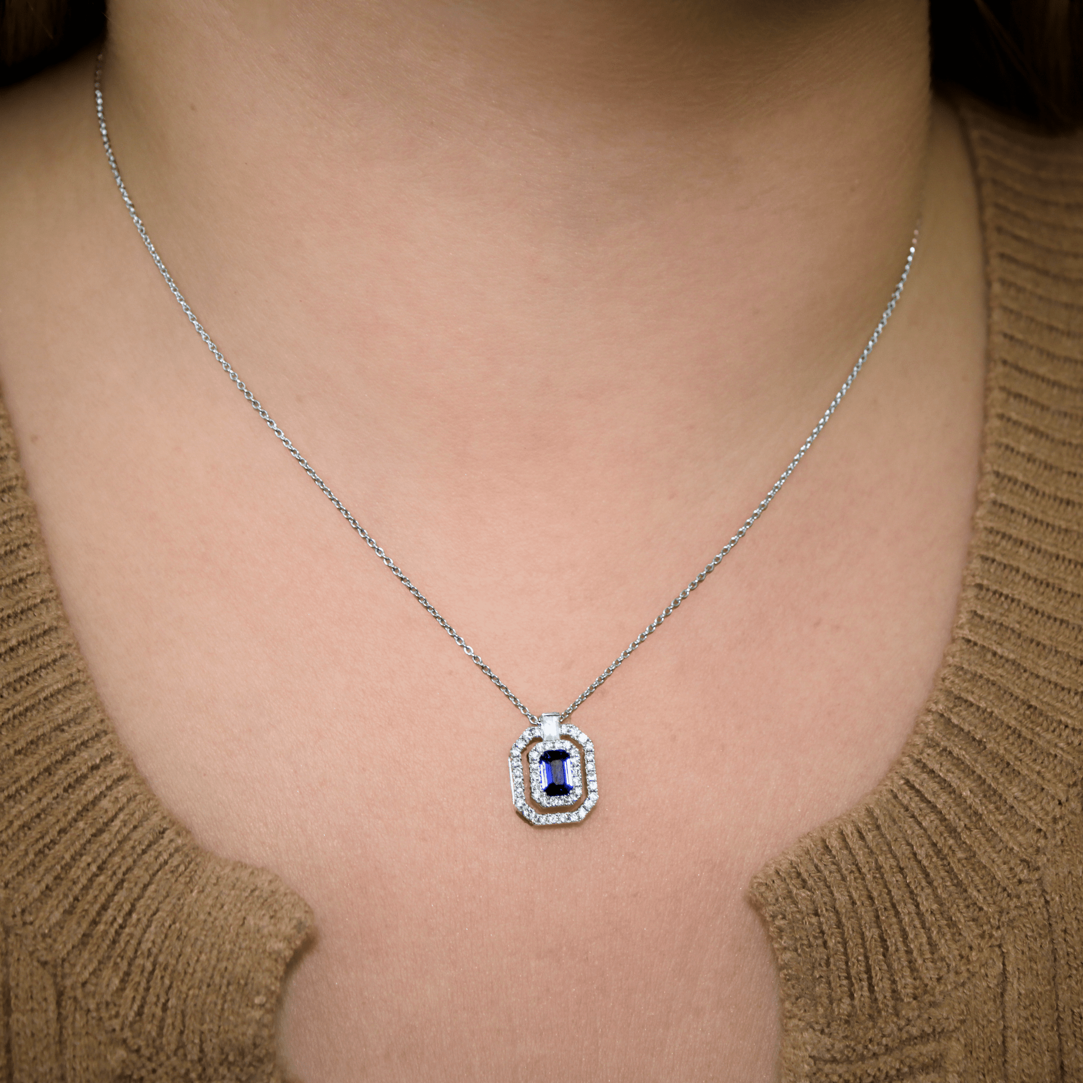 0.70 carat Emerald cut Sapphire with 0.45 carat Diamond Halo Necklace in White Gold - Image 4