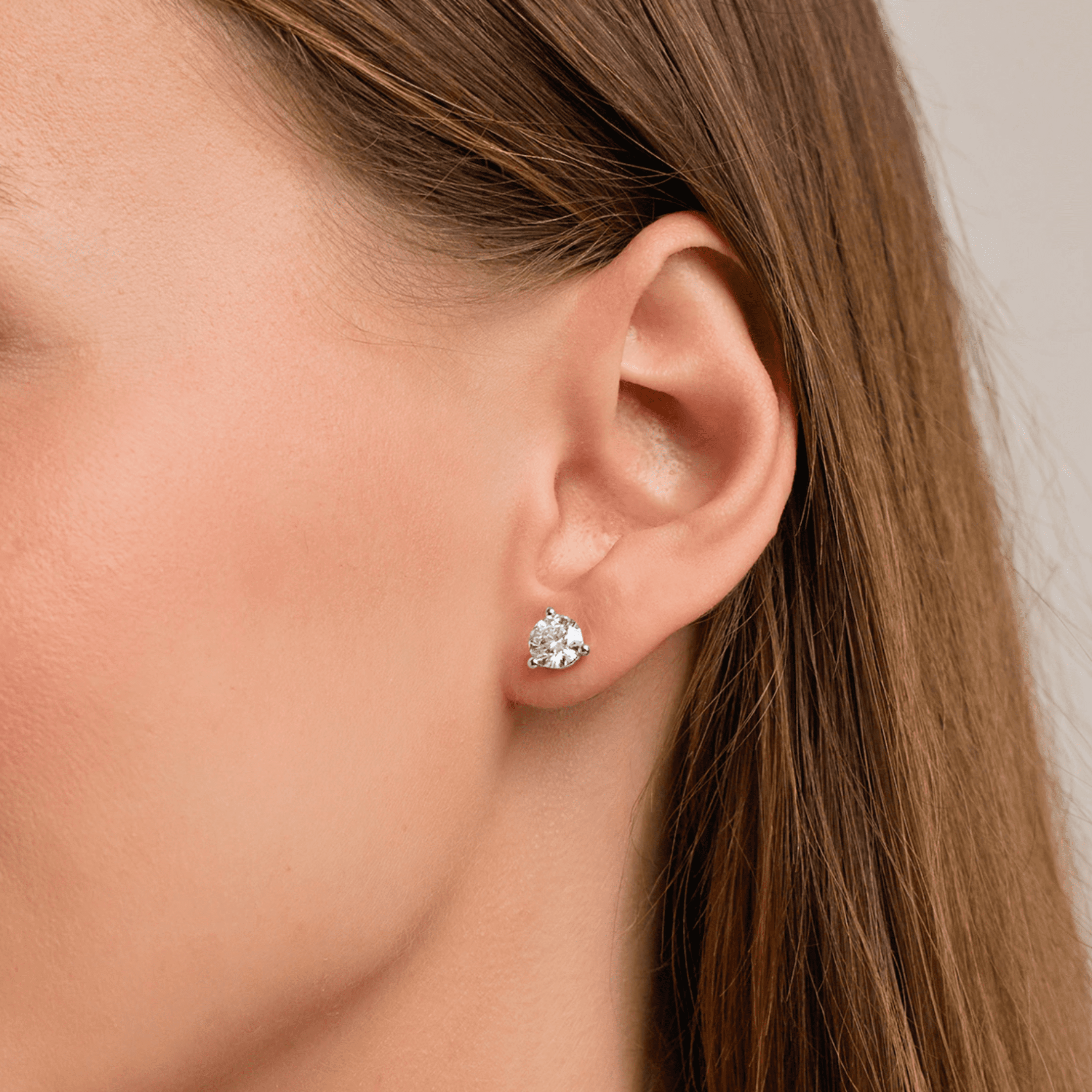 4.11 carat Round Brilliant cut Diamond Stud Earrings in Platinum - Image 4