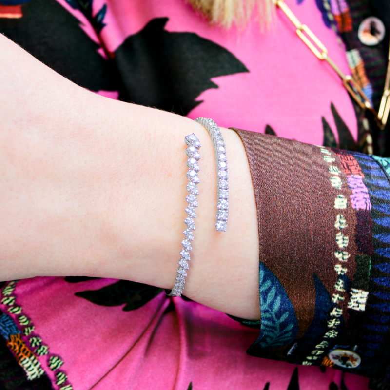 2.98 carats Brilliant cut Diamond Bangle and Cuff Bracelet in White Gold