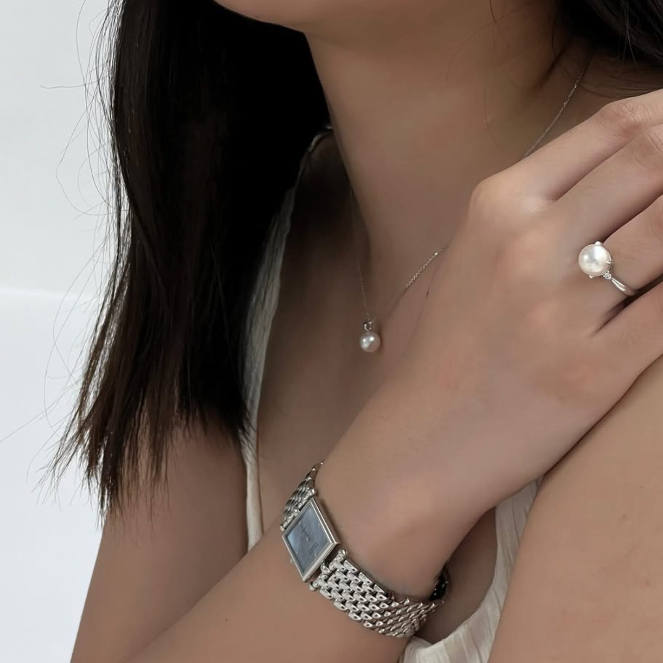 White South Sea Cultured A+ Pearl and 0.10 carats Diamond Pendant in White Gold - 10mm - Image 3