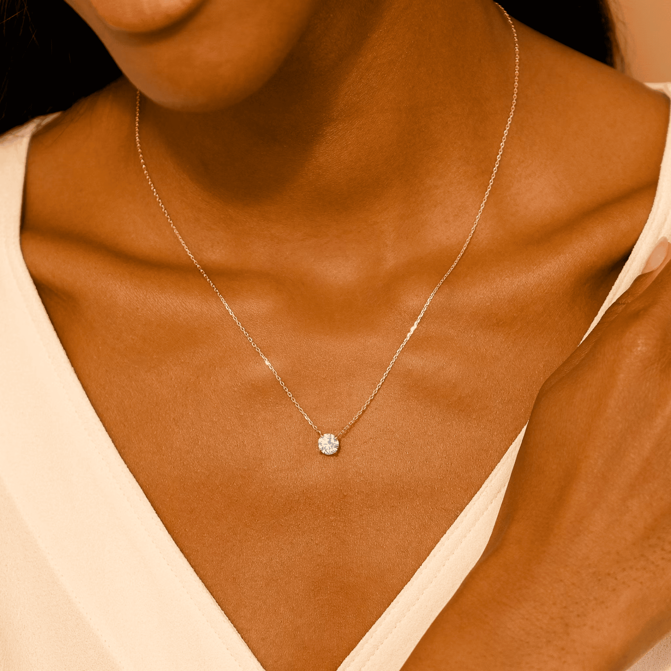 1.08 carat Solitaire Round Brilliant cut Diamond Pendant Necklace in Yellow Gold - Image 3
